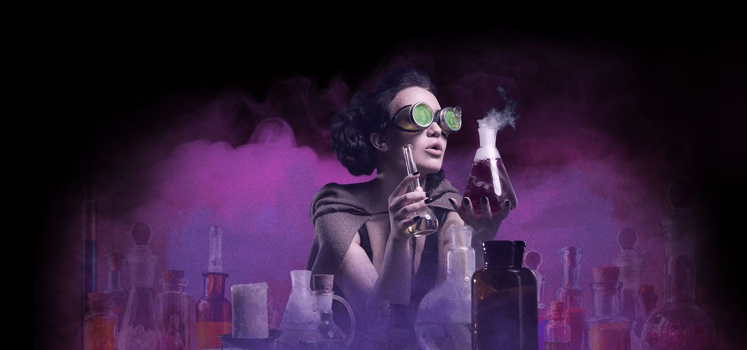 Scientifique portant des lunettes de protection dans un laboratoire mystérieux